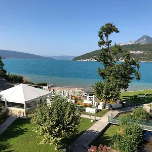  Appartement Atypique Avec Vue Unique Panoramique Sur Le D'annecy, Dans Avec Et Ponton Privee Sur La Commune De